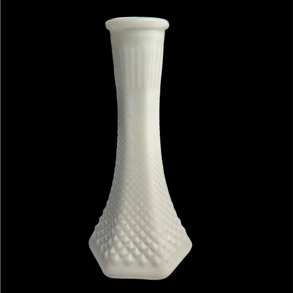 E.O. Brody Co. Cleveland, Oh VTG Diamond‎ Point Milk Glass Bud Vase @6”